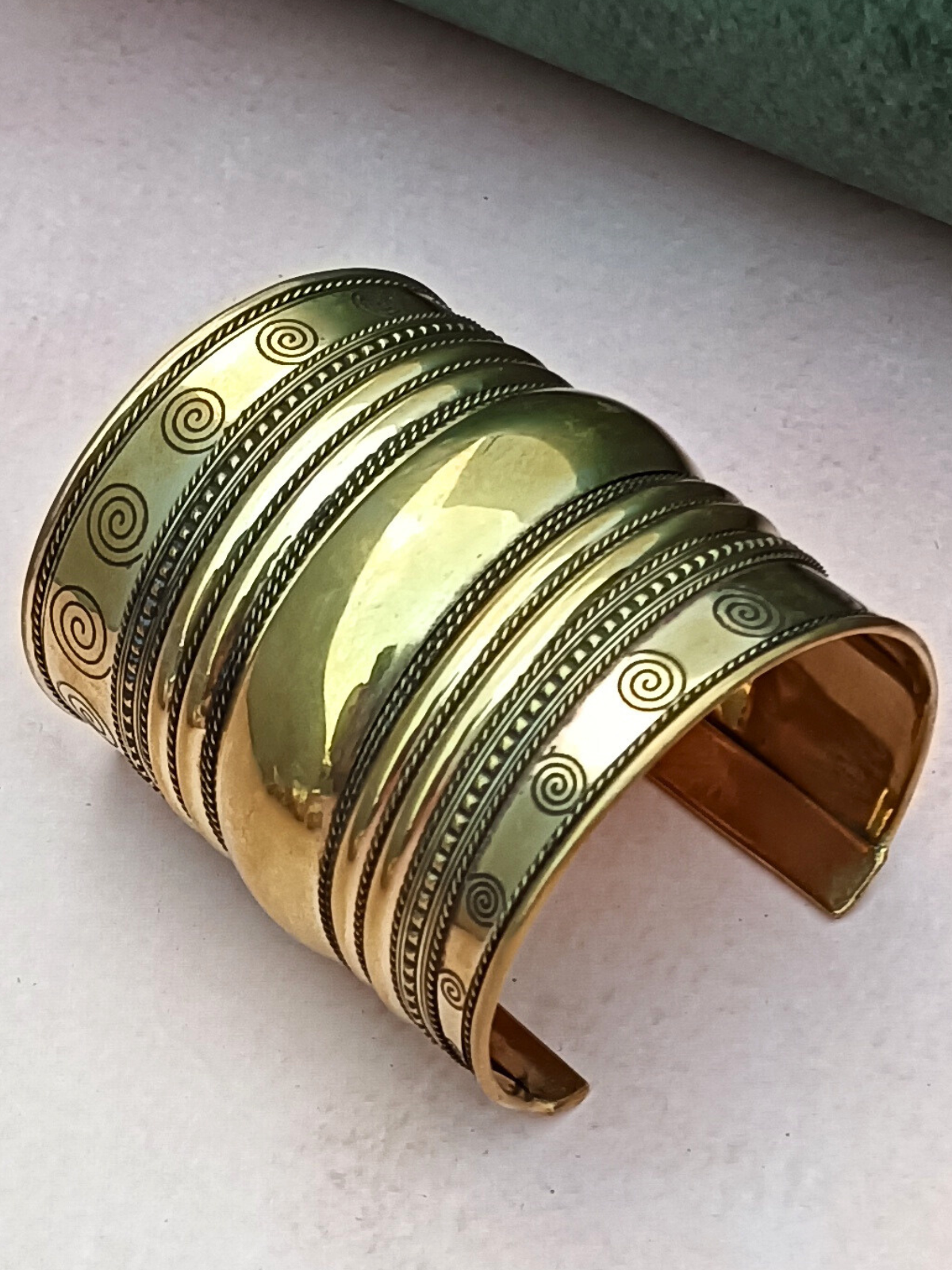 The Double Rib Stitched Golden Handcuff