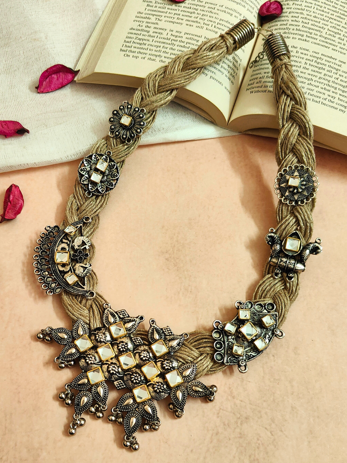 The Pearly Savoury Jute Necklace