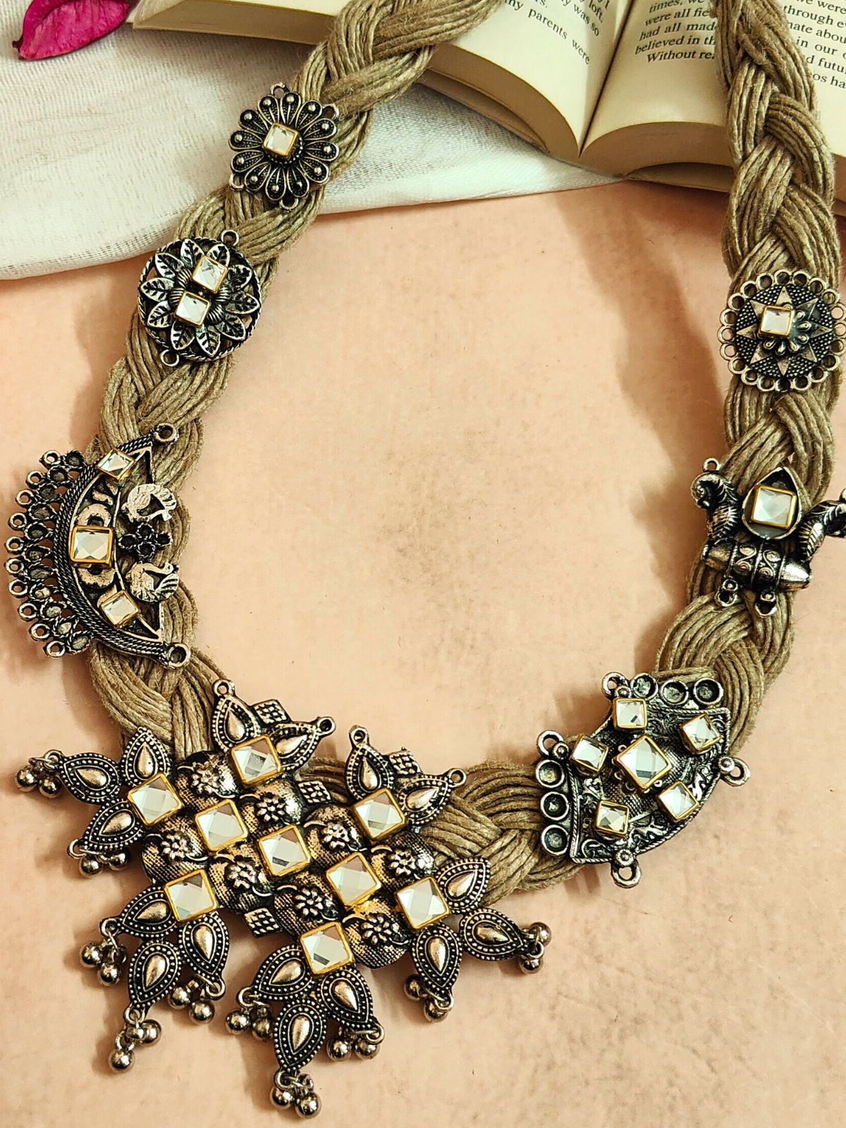 The Pearly Savoury Jute Necklace