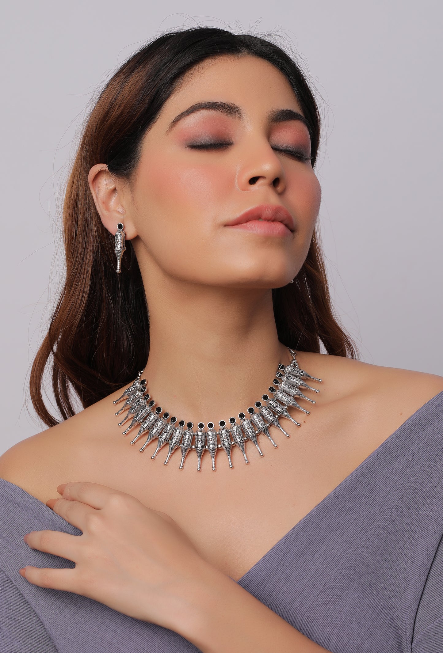 The Black Juggling-Pin Choker Set