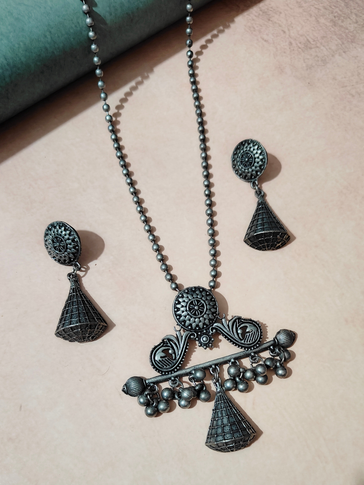 The Opulent Twig branch Necklace Set