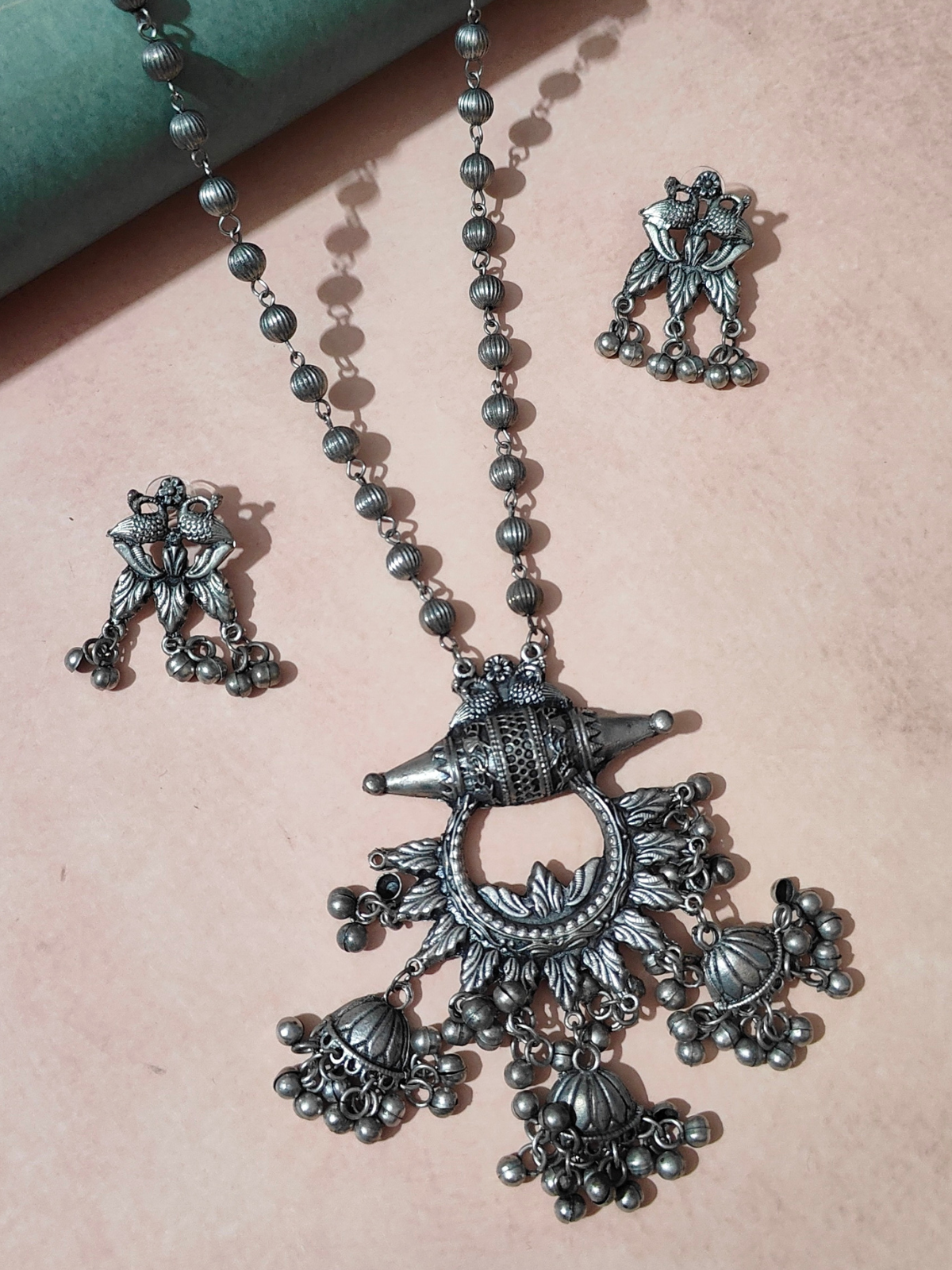 The Trokia Latkan Necklace Set