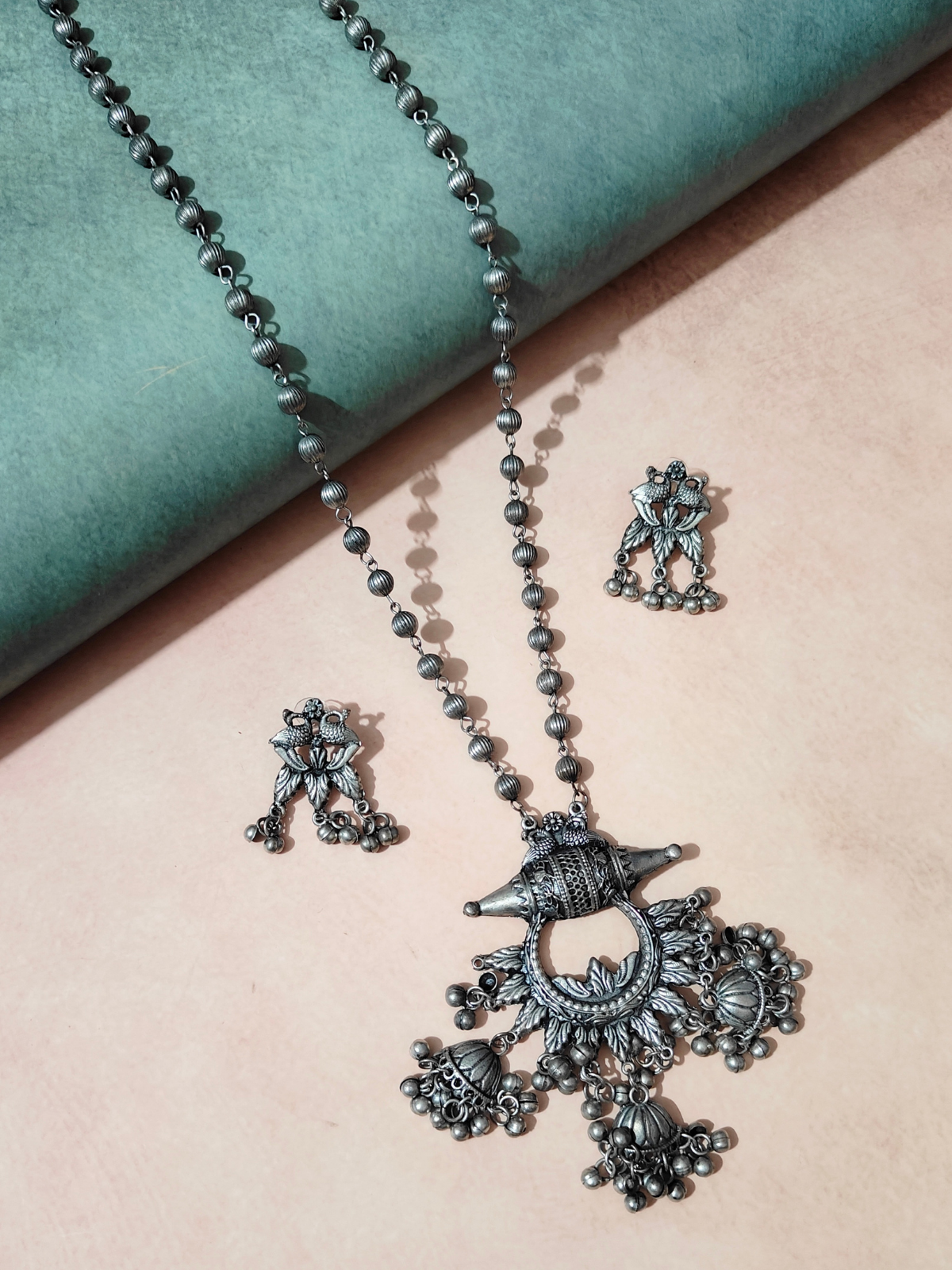 The Trokia Latkan Necklace Set