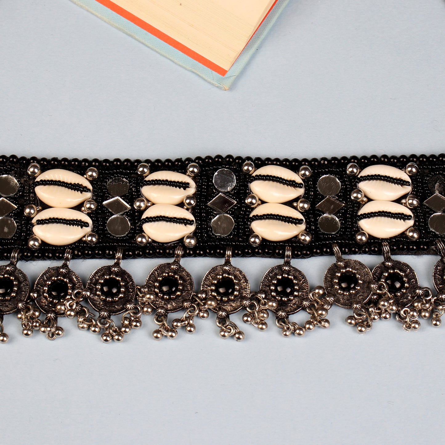 The Knobby Cowrie Choker Set in Black