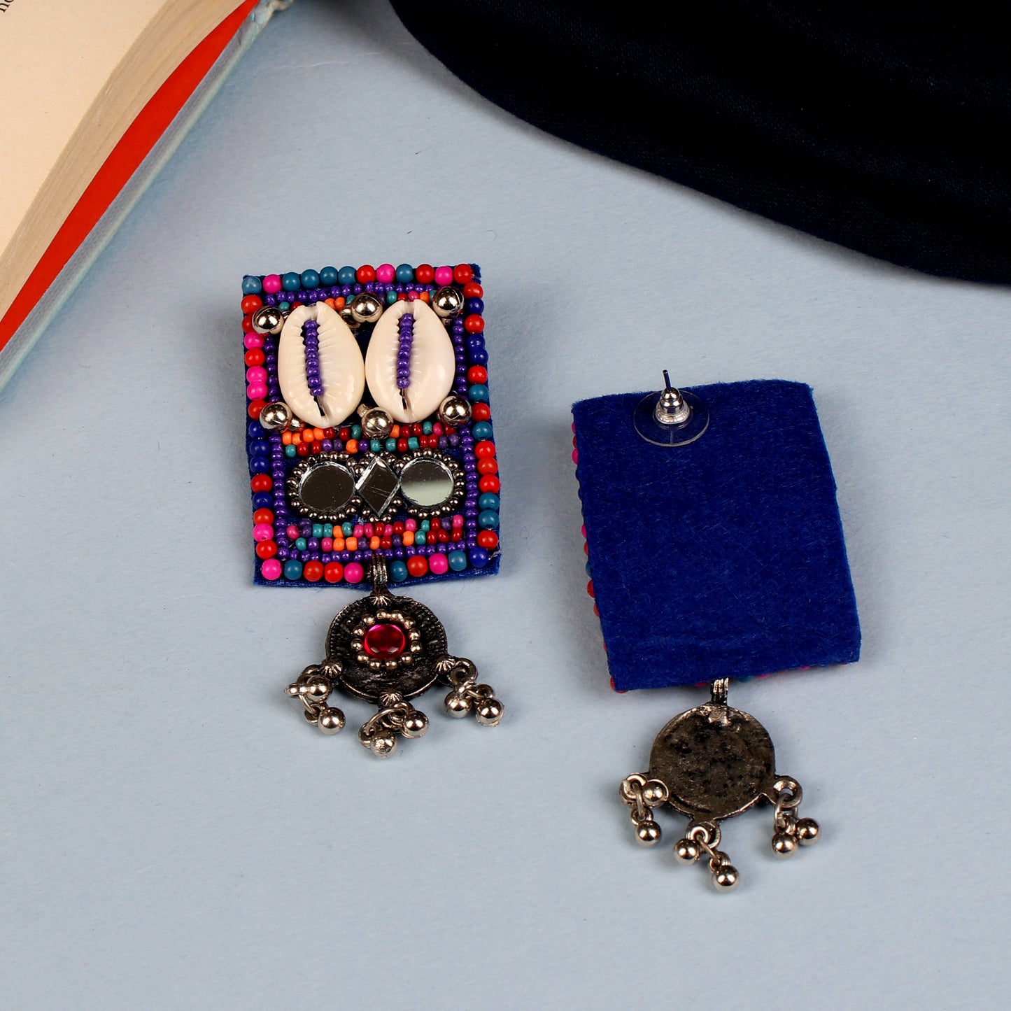 The Knobby Cowrie Choker Set in Multicolor