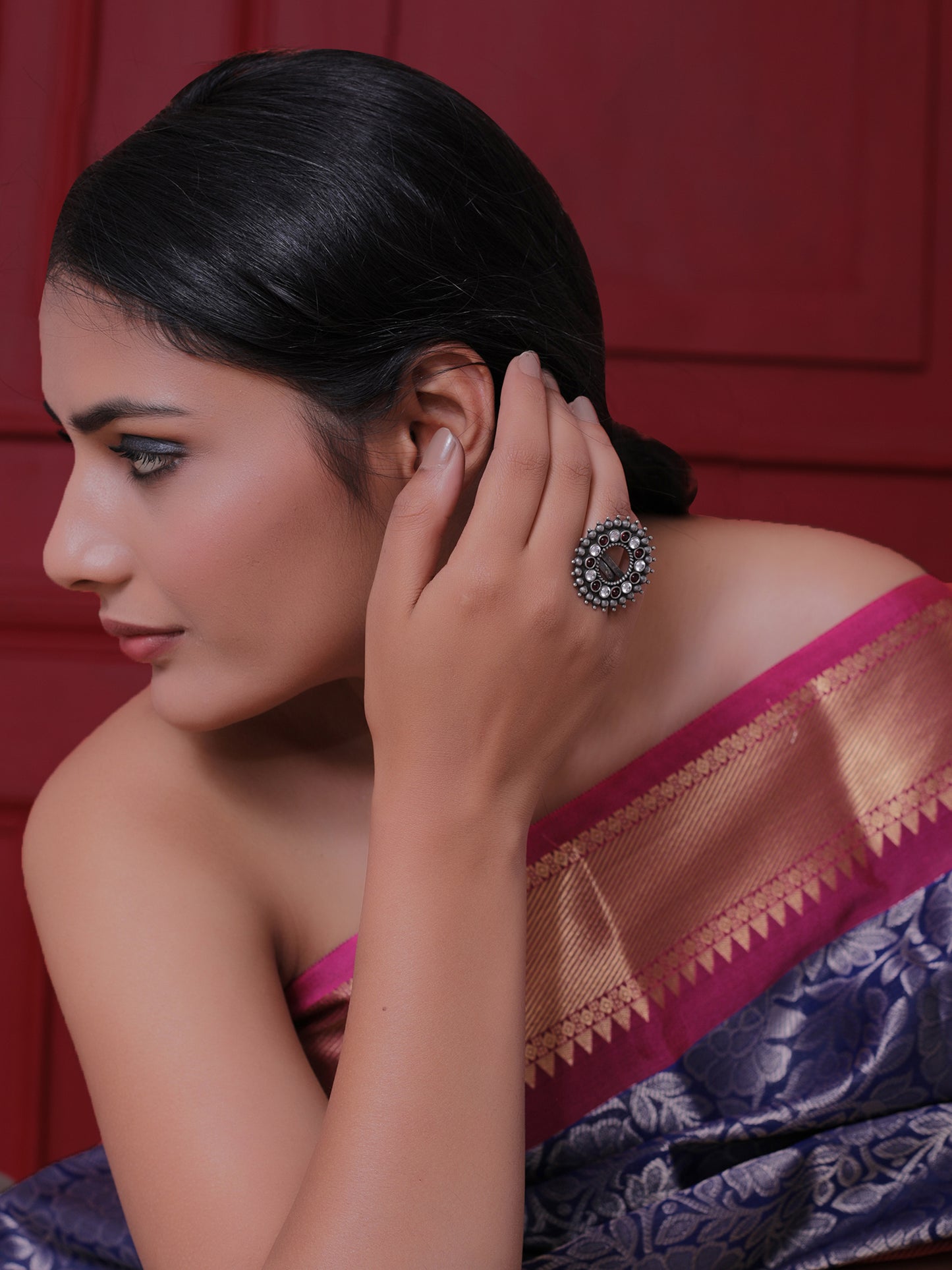 The Classy Magenta & White Stone Glubule Ring