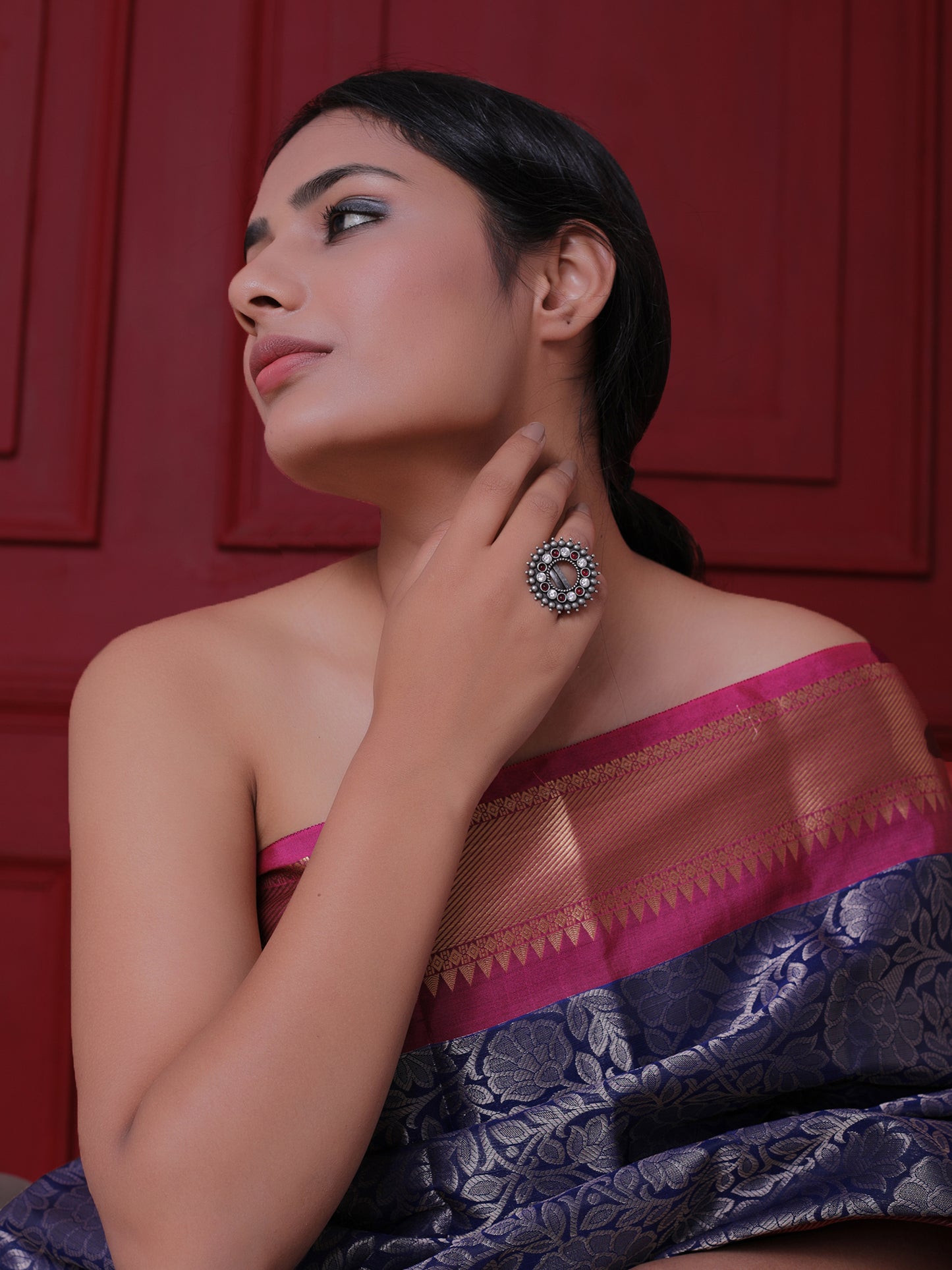 The Classy Magenta & White Stone Glubule Ring