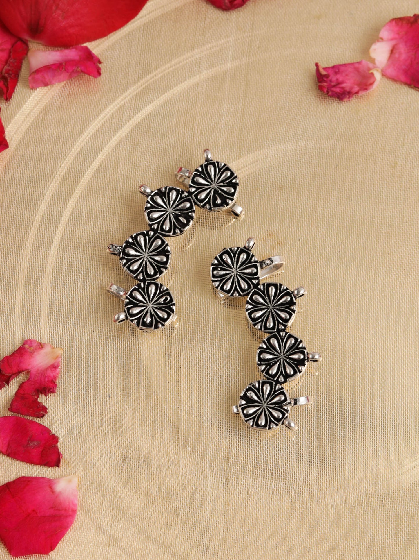 The Oxidised Metallic Creeper Earcuff
