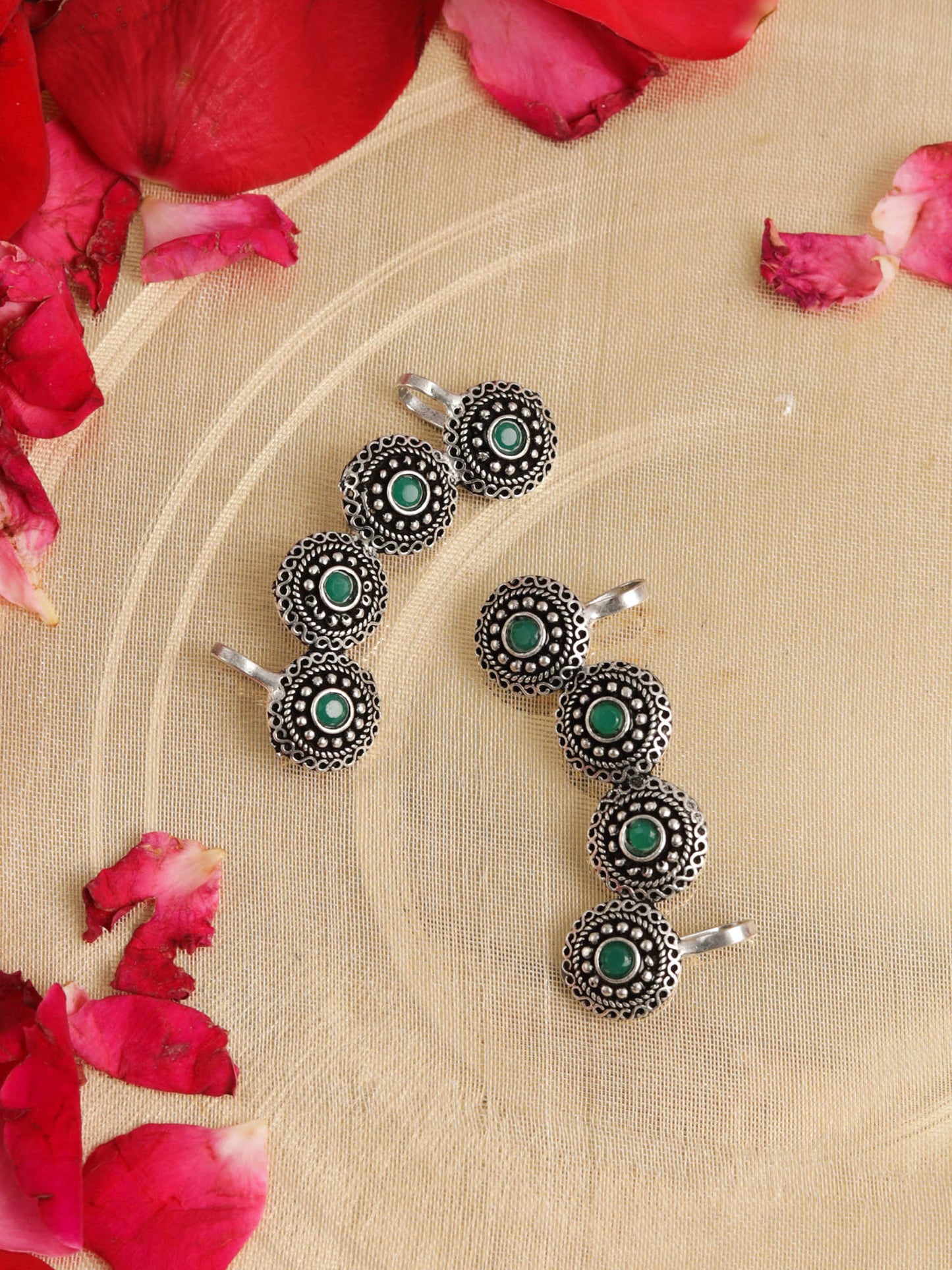 The Tweeny Dots Creeper Earcuff in Green
