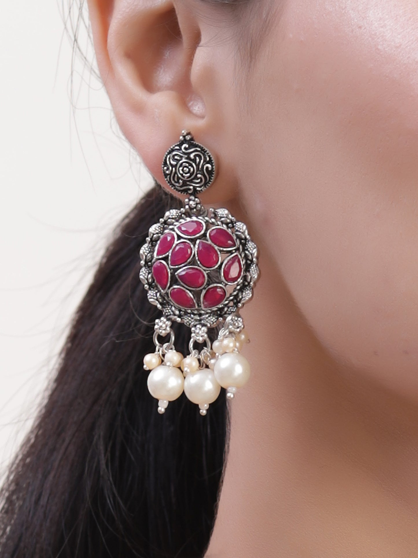 The Cranberry Ornated Stud Choker Set in Magenta