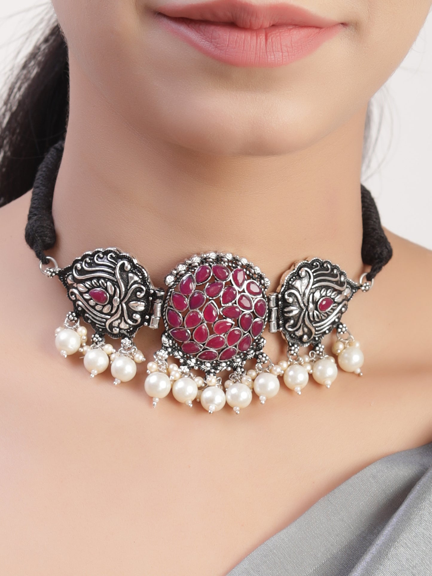 The Cranberry Ornated Stud Choker Set in Magenta