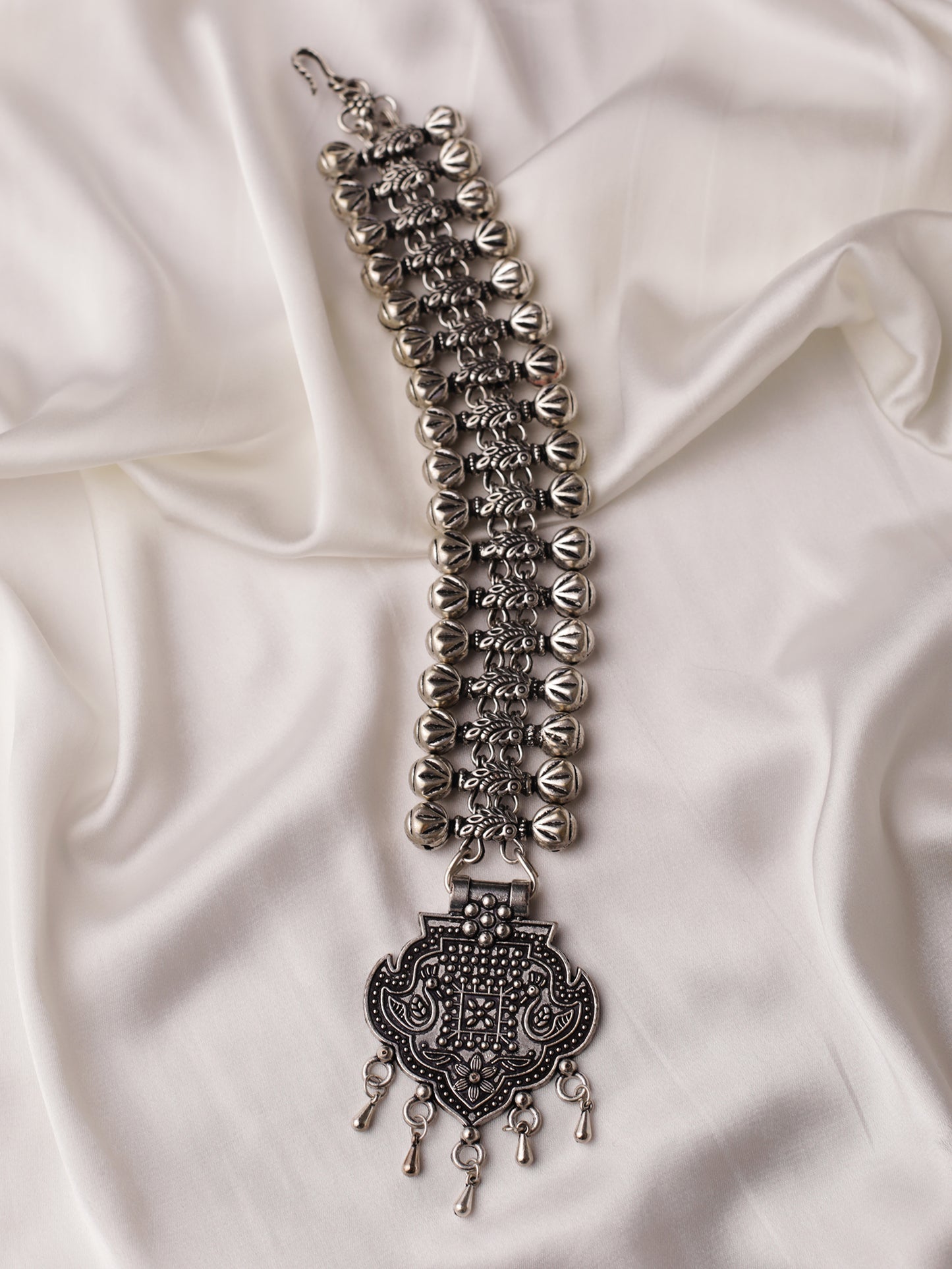 The Colossal Bliss Maang Tika