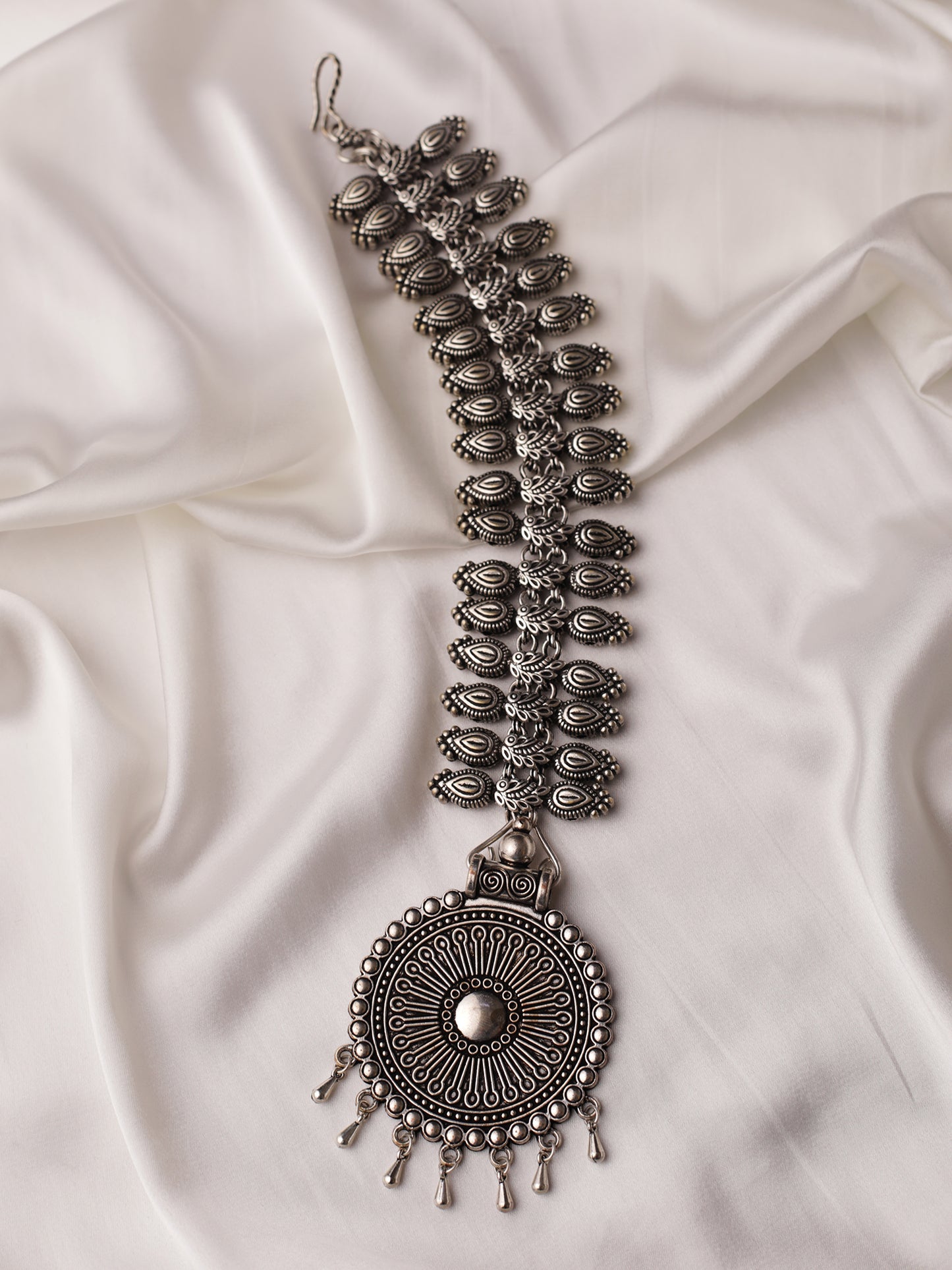 The Euphoric Bliss Maang Tika