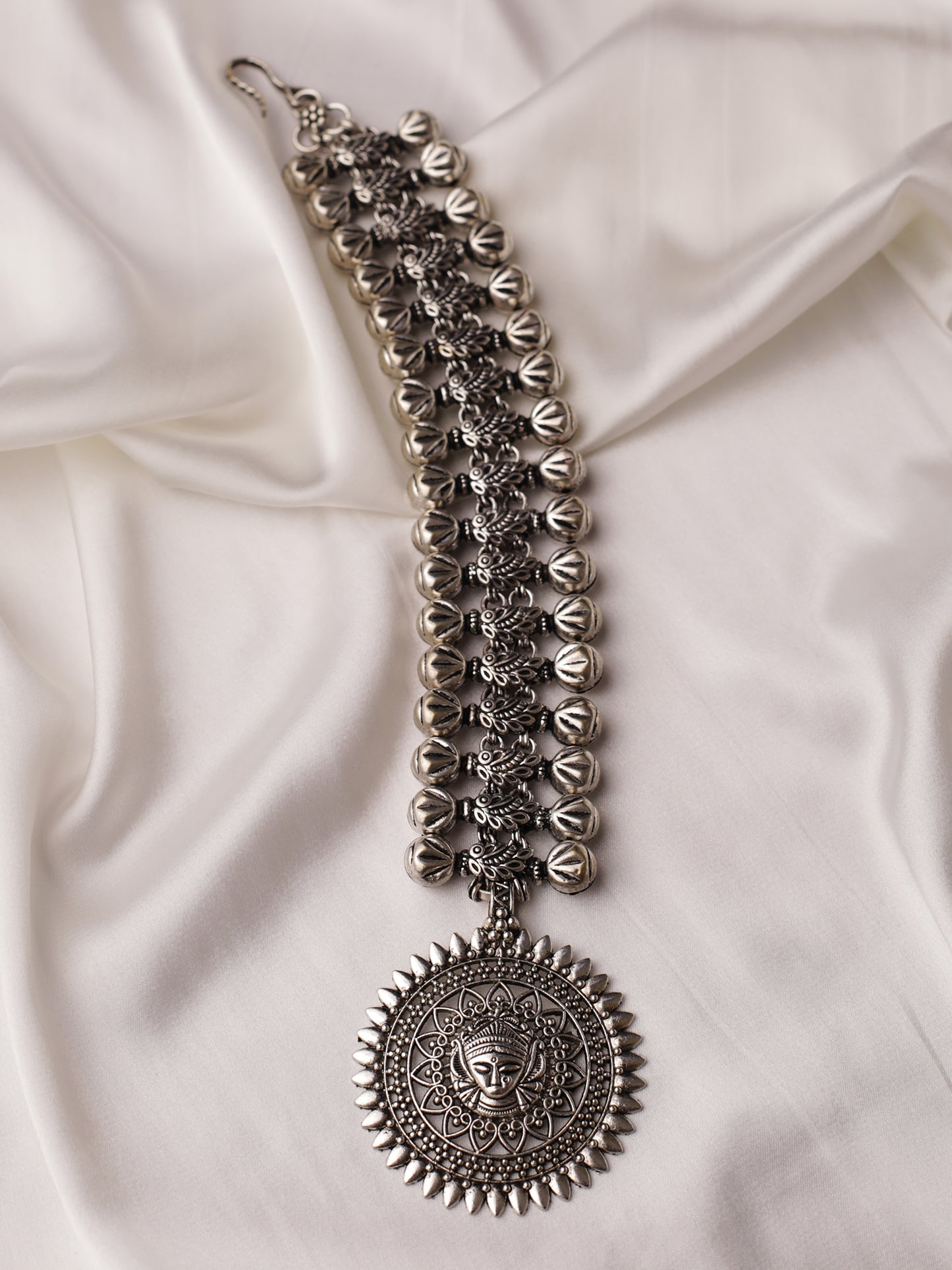 The Divinity Maang Tika