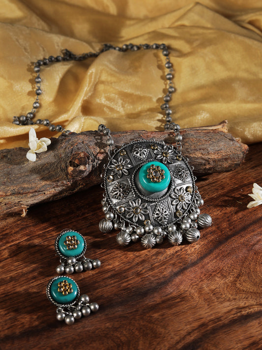 The Treasure Globe Necklace Set in Green Stone