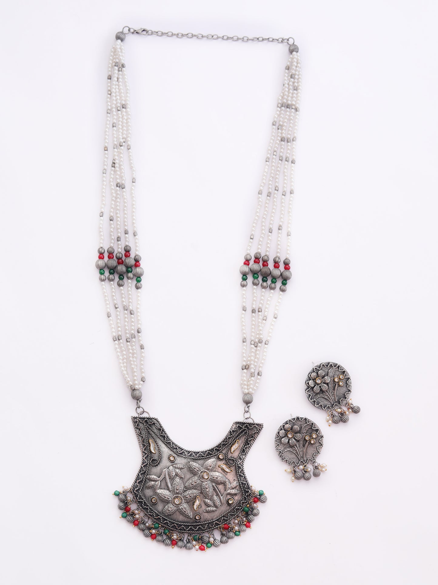 The Dazzled Flower Necklace Set in White Kundan Stone