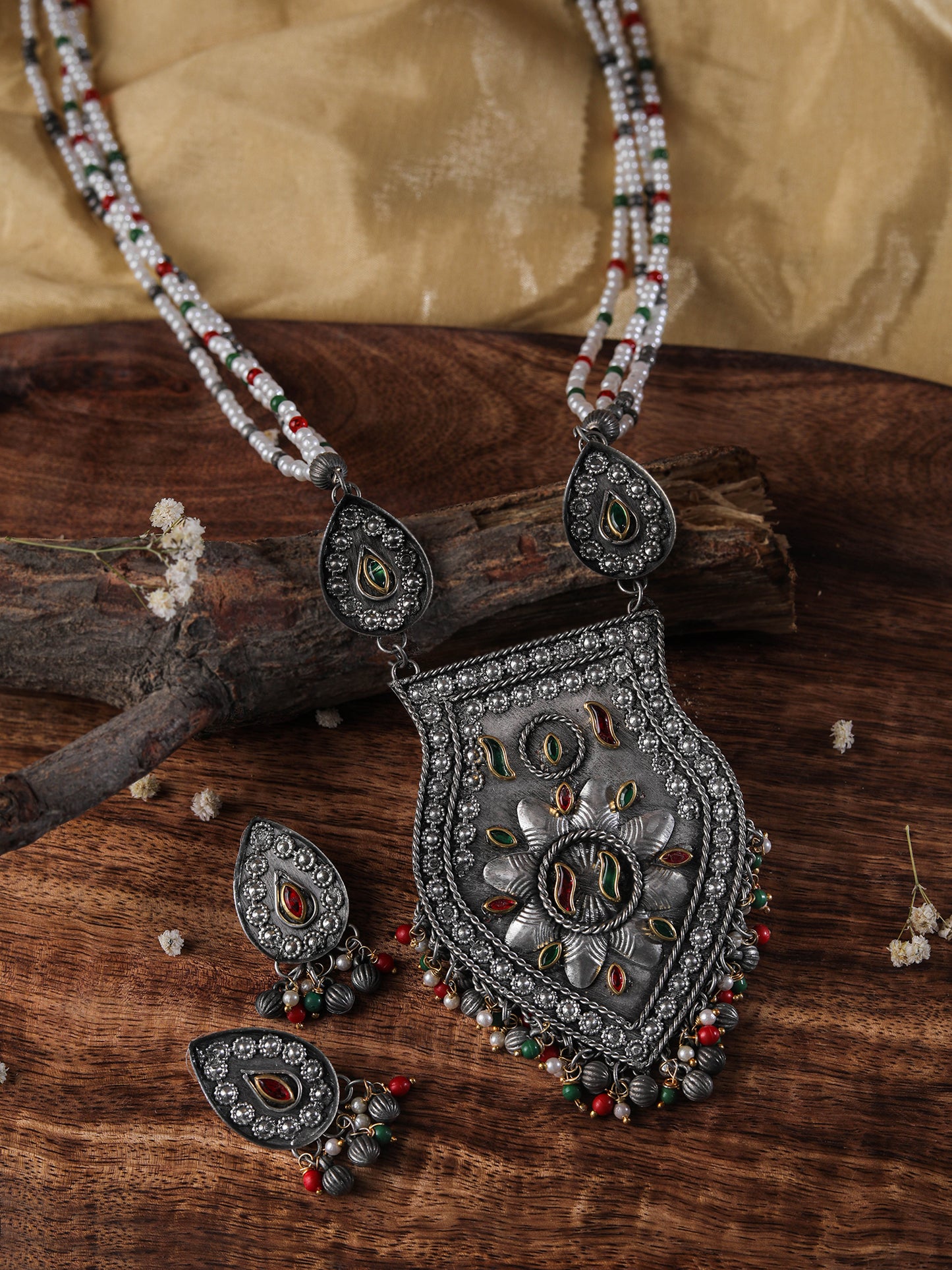 The Candescent Buds Necklace Set in Red & Green Kundan Stone