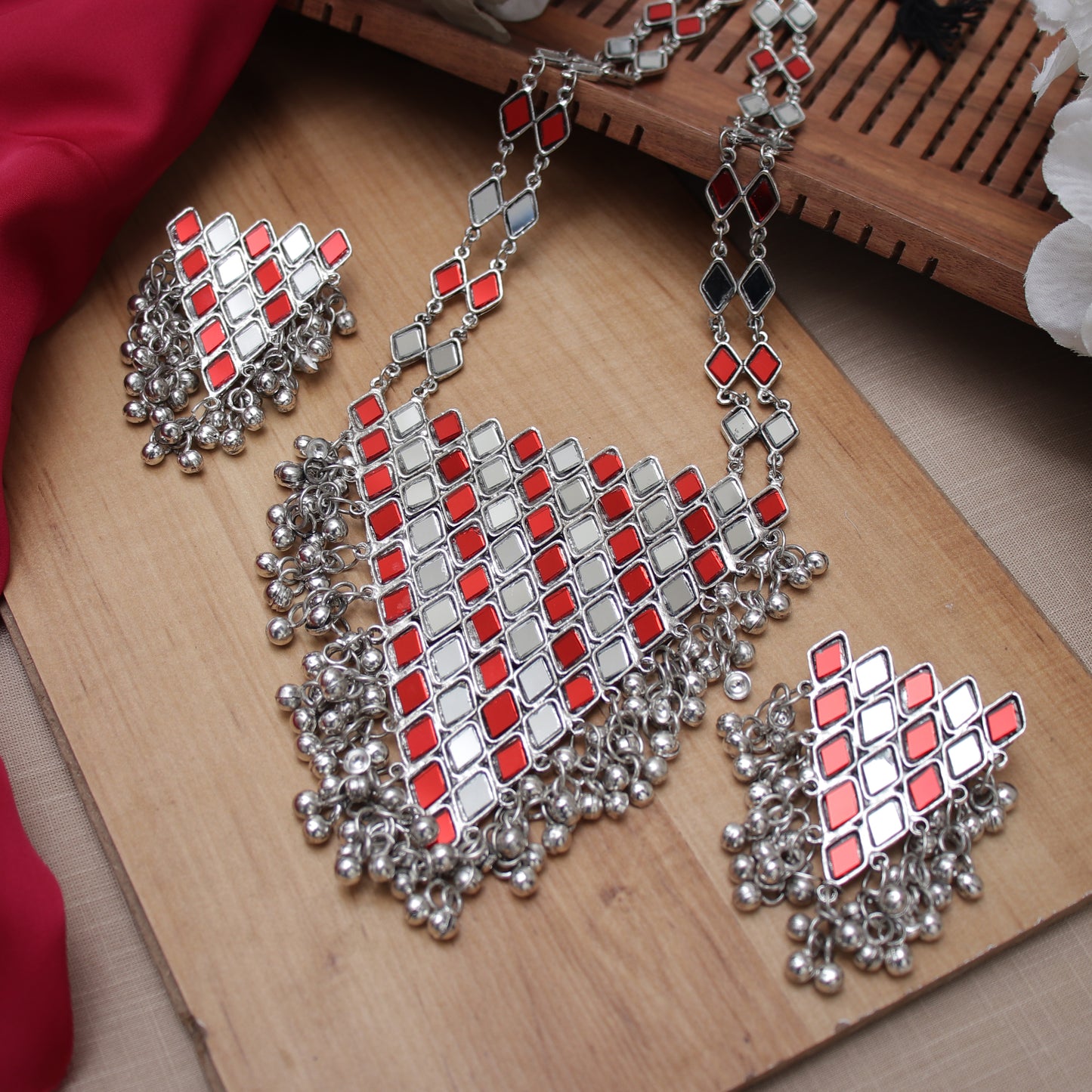 The Red Triffle Mirror Necklace Set