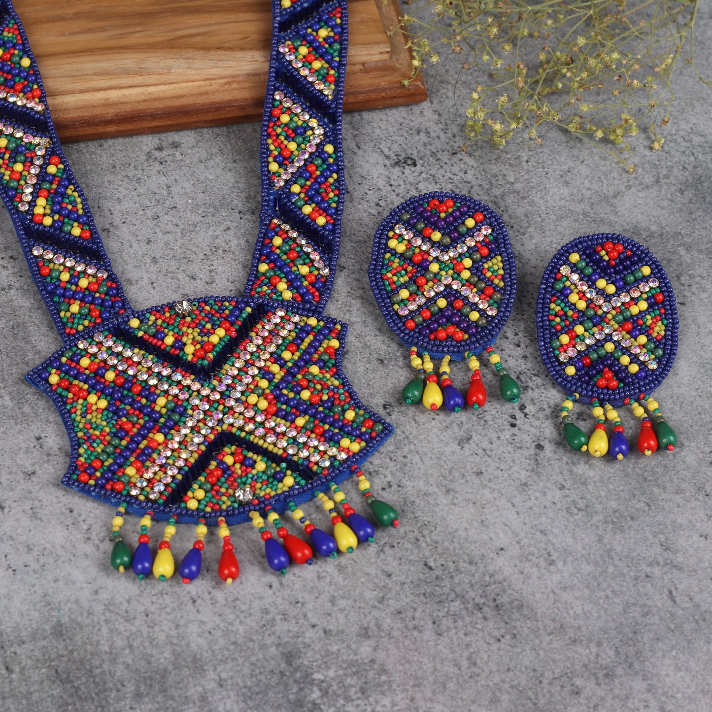 The Gleamy Collage Necklace Set in Multicolor