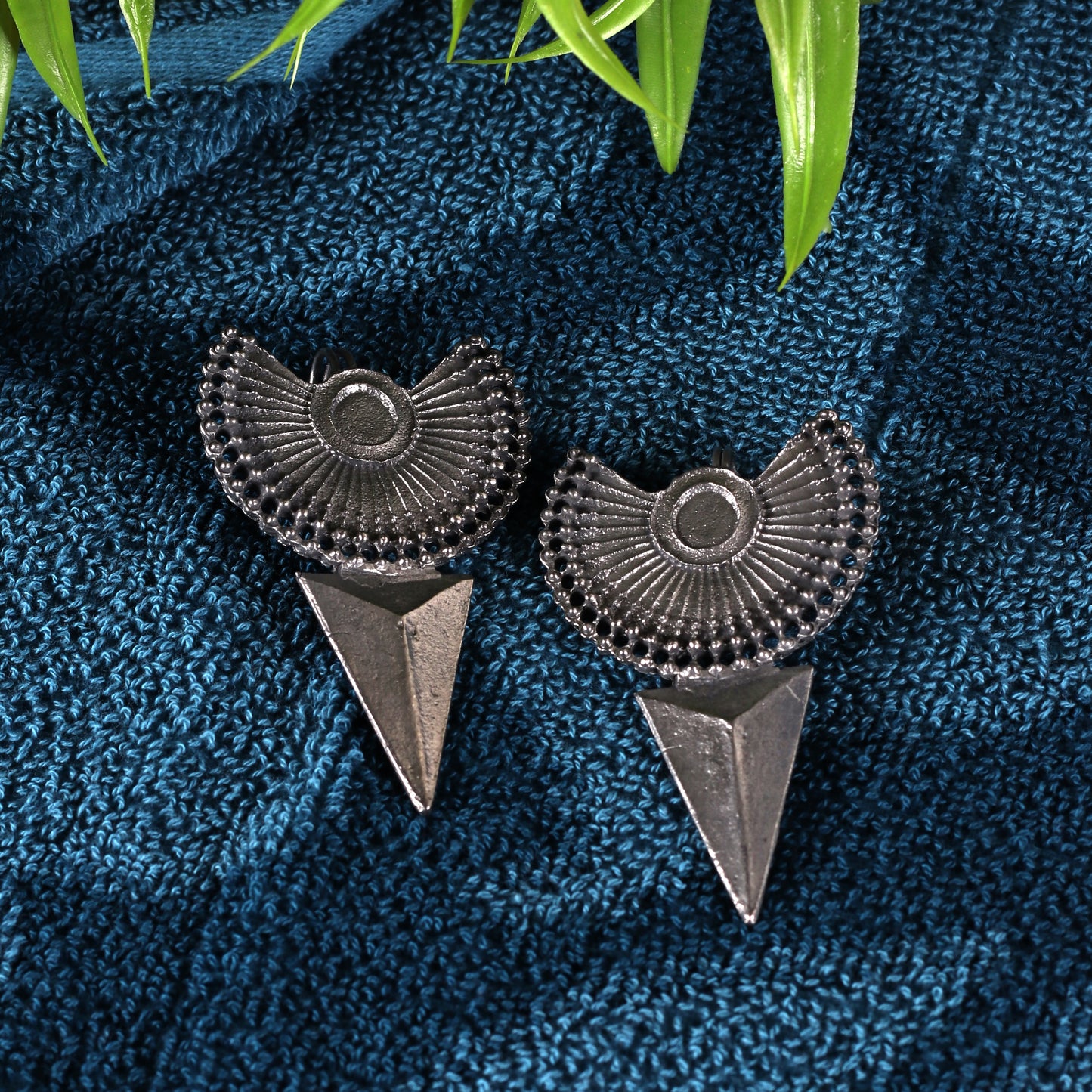 Antique Silver Black Finish Traditional Geometrical Earcuff