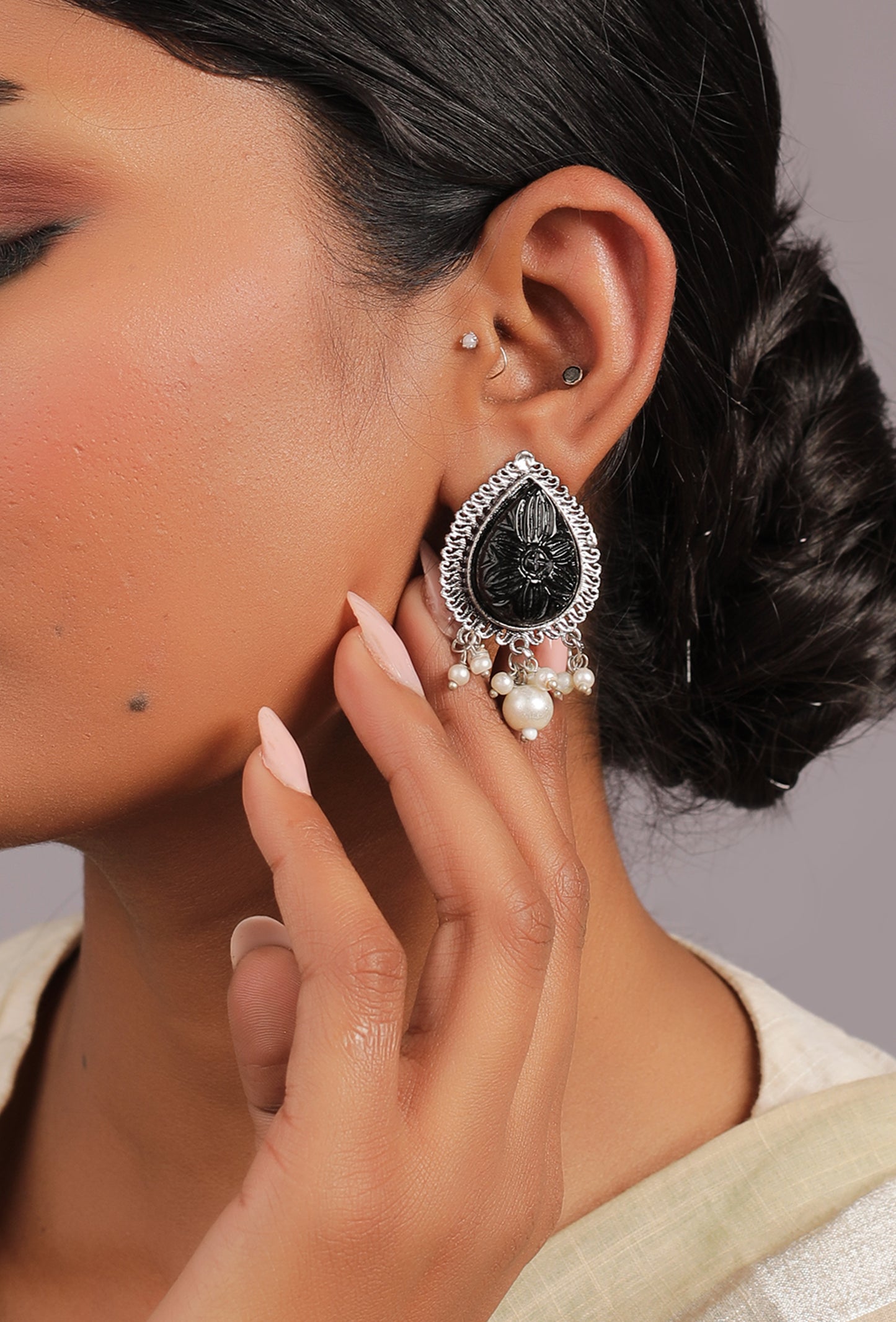 The Carmine Bettle Earrings in Black