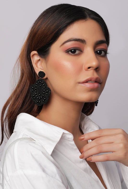 The Black Beaded Pearly Ellipses Earrings