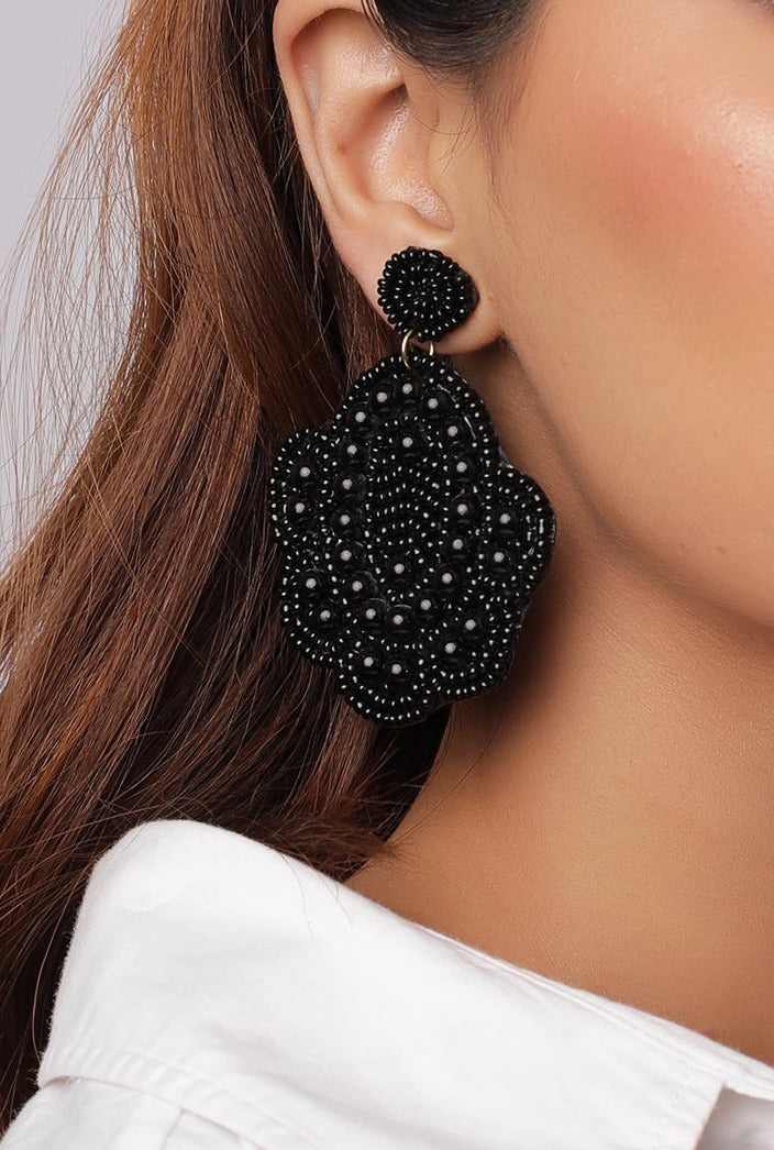The Black Beaded Pearly Ellipses Earrings