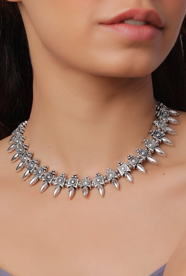 The Knotted Hammer Choker