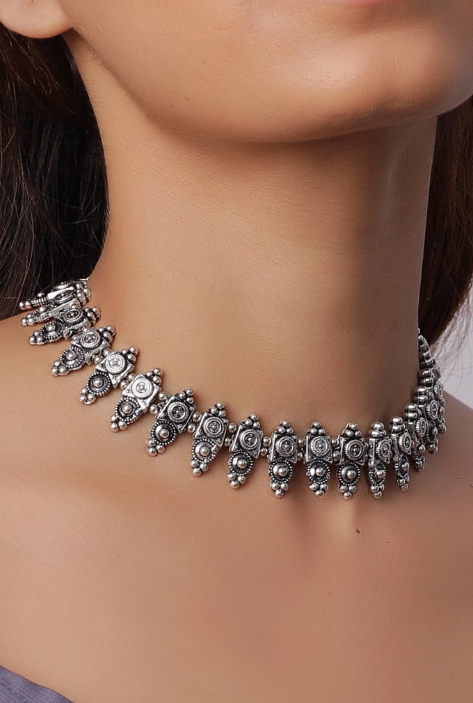 The Trinky Knotted Choker
