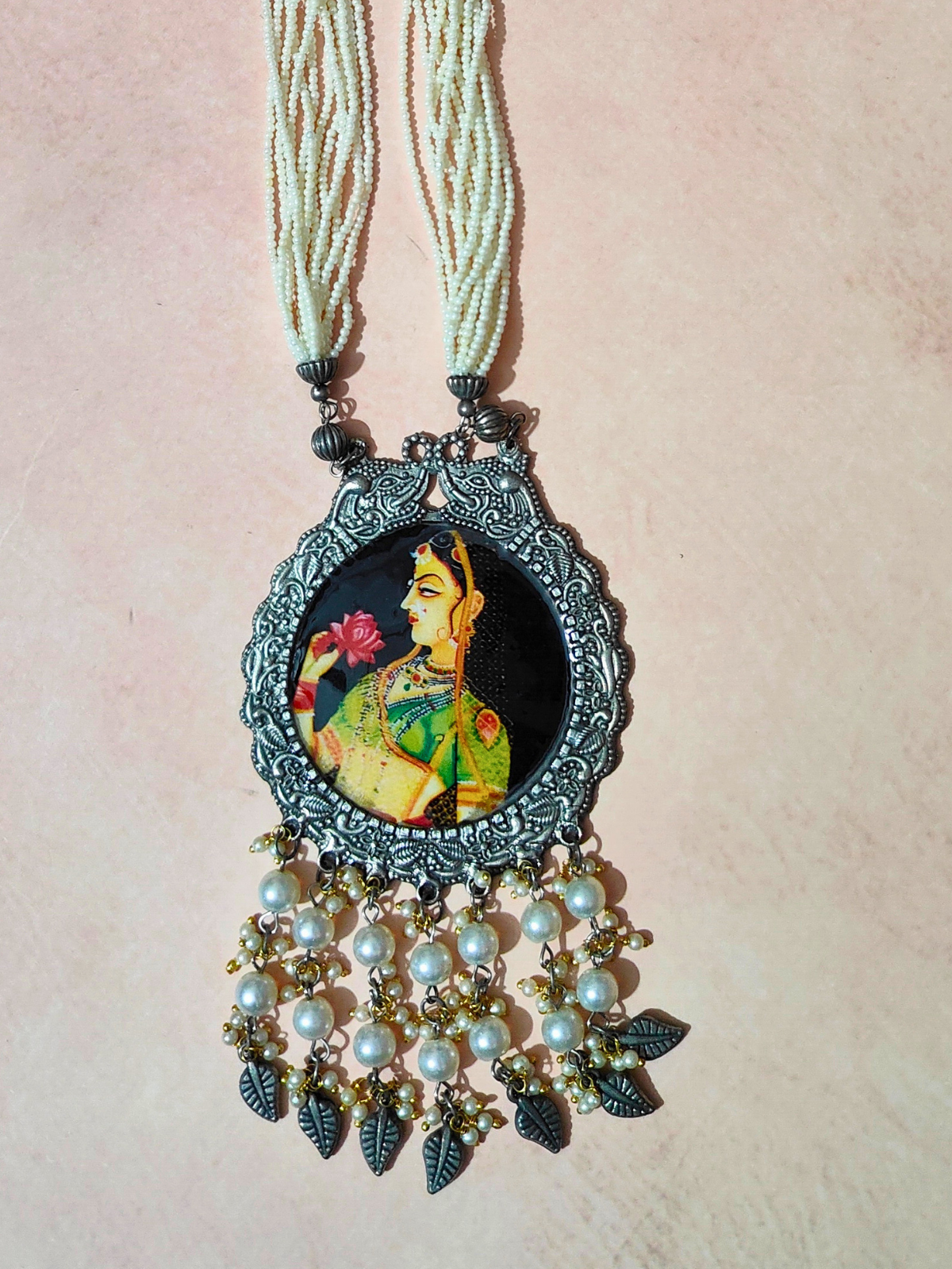 The Elegant Roshanara Necklace