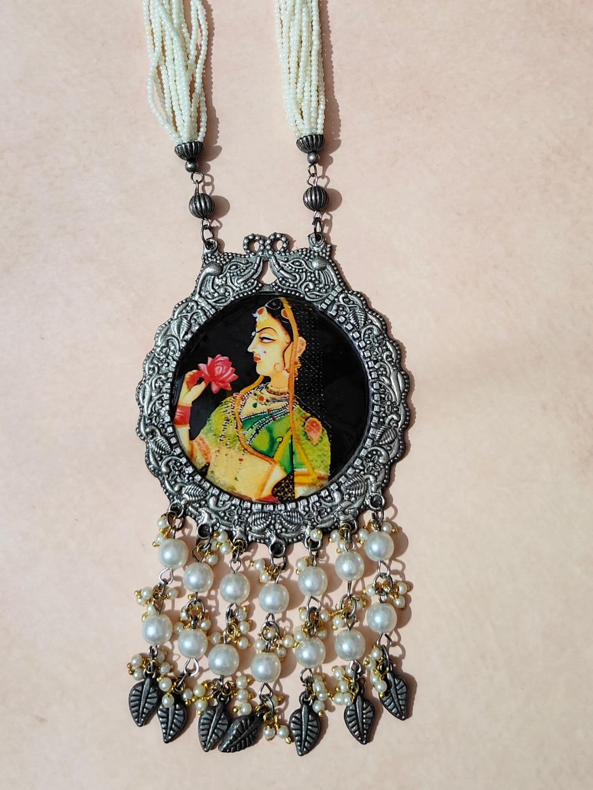 The Elegant Roshanara Necklace