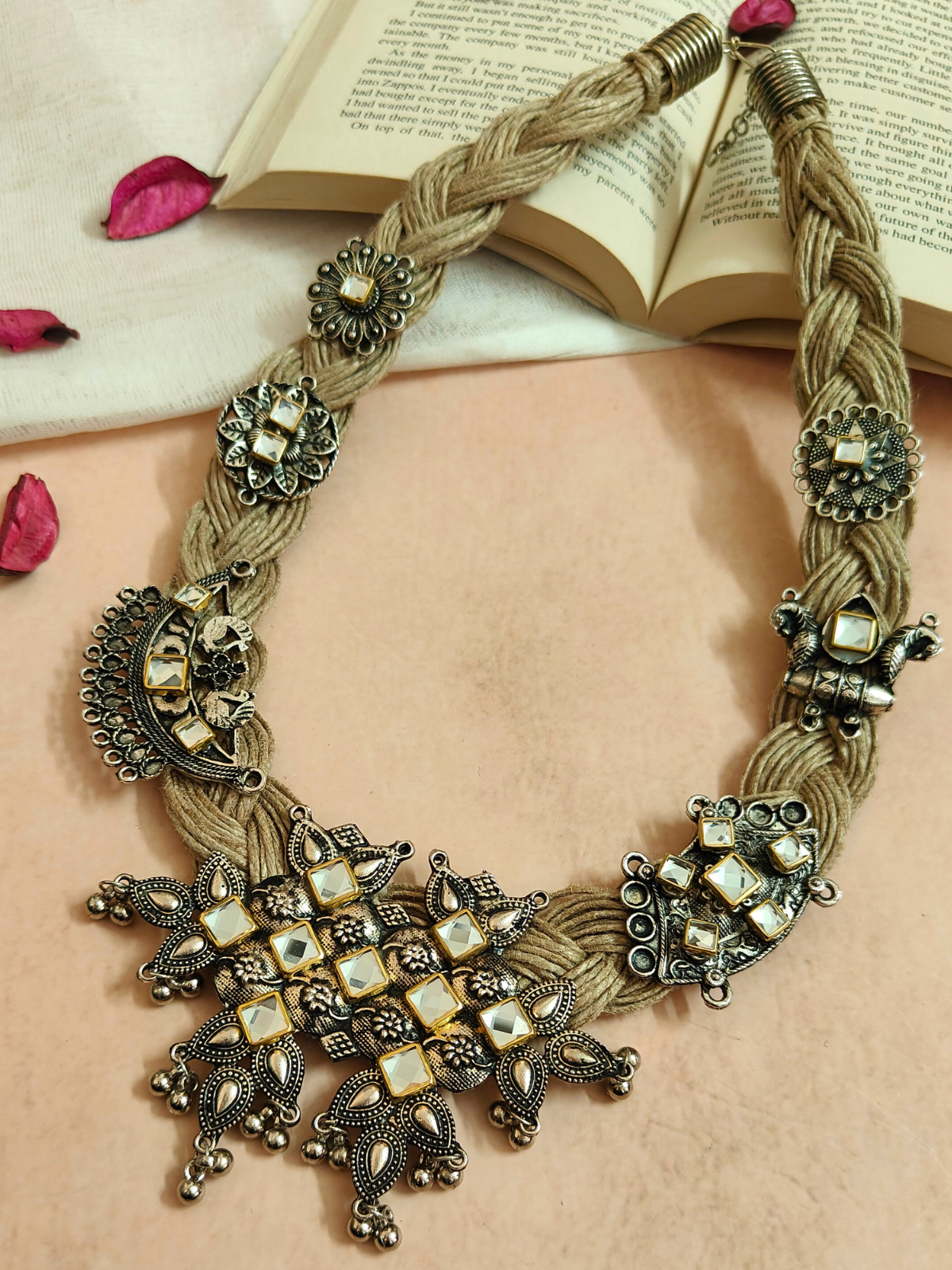 The Pearly Savoury Jute Necklace