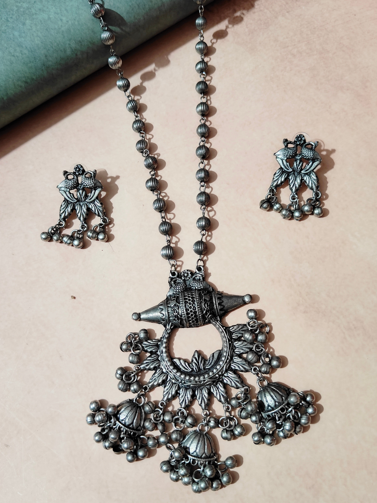 The Trokia Latkan Necklace Set