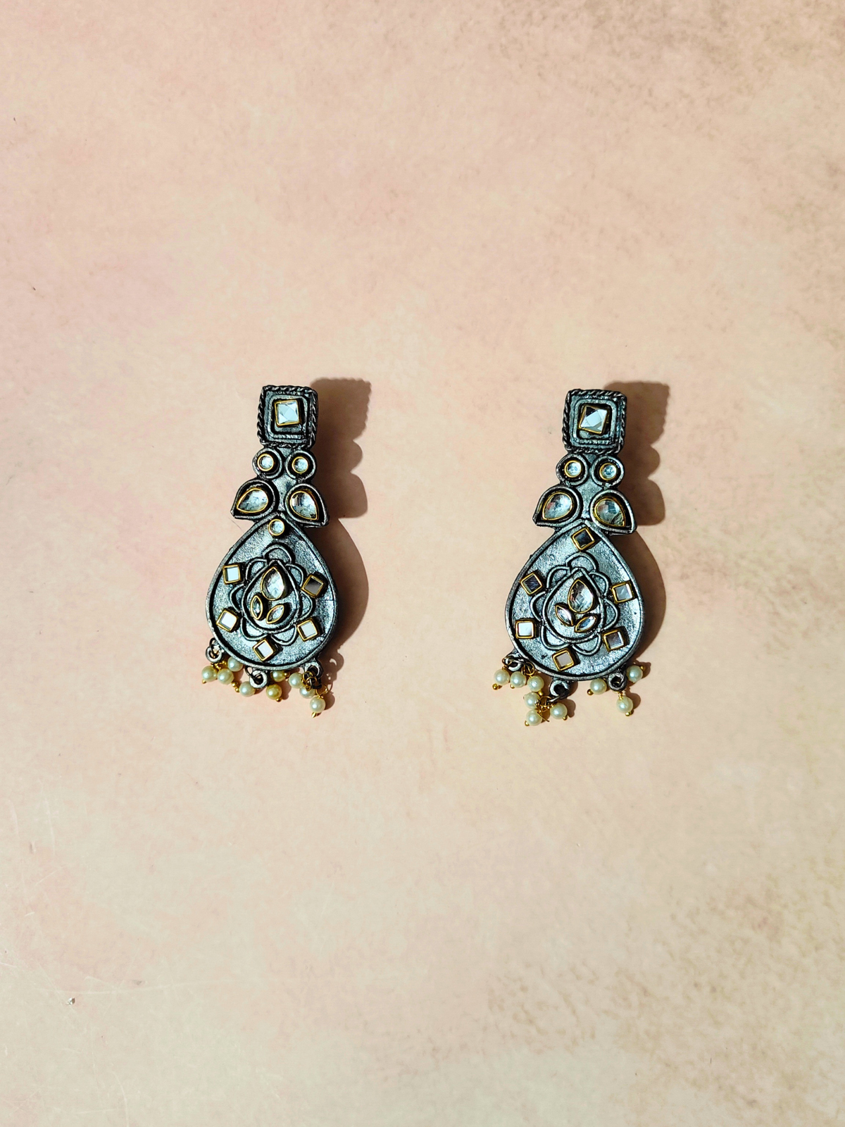 The Margaric Necklace Set with White Stone