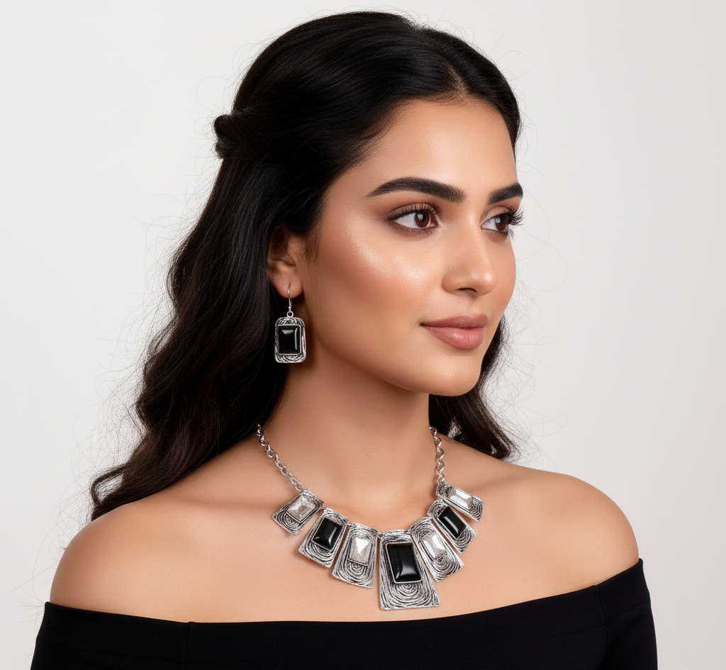 High Fashion Metal Necklace Set in Black