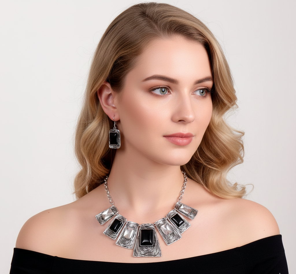 High Fashion Metal Necklace Set in Black