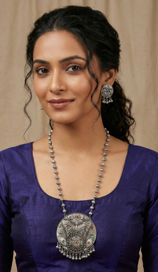 The Groovy Metallic Butterfly Necklace Set in Green & Red Stone