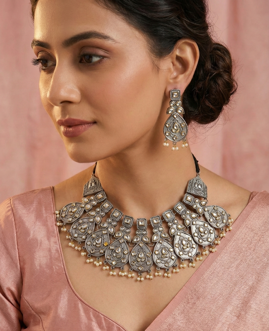 The Margaric Necklace Set with White Stone