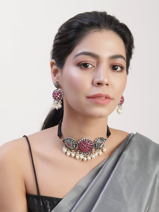 The Cranberry Ornated Stud Choker Set in Magenta