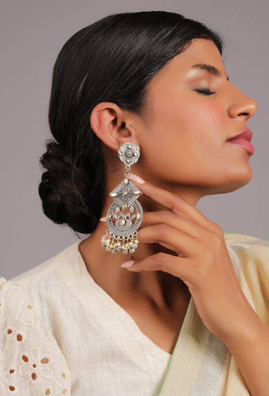 The White Stone Queensly Duck Earrings