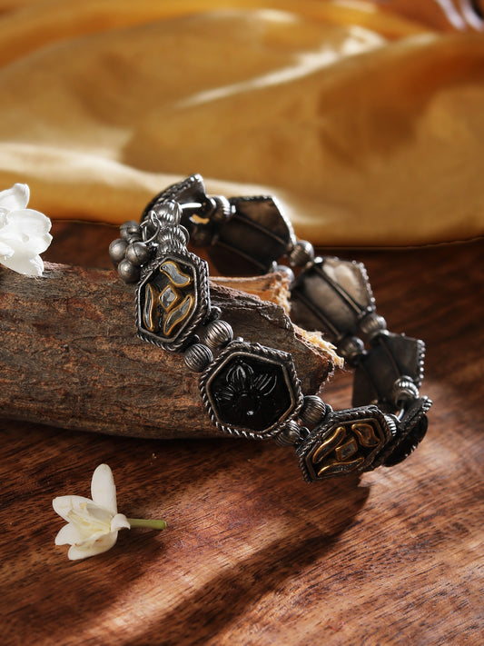 The Sassy Kundan Biscuit Bracelet with Black Stone