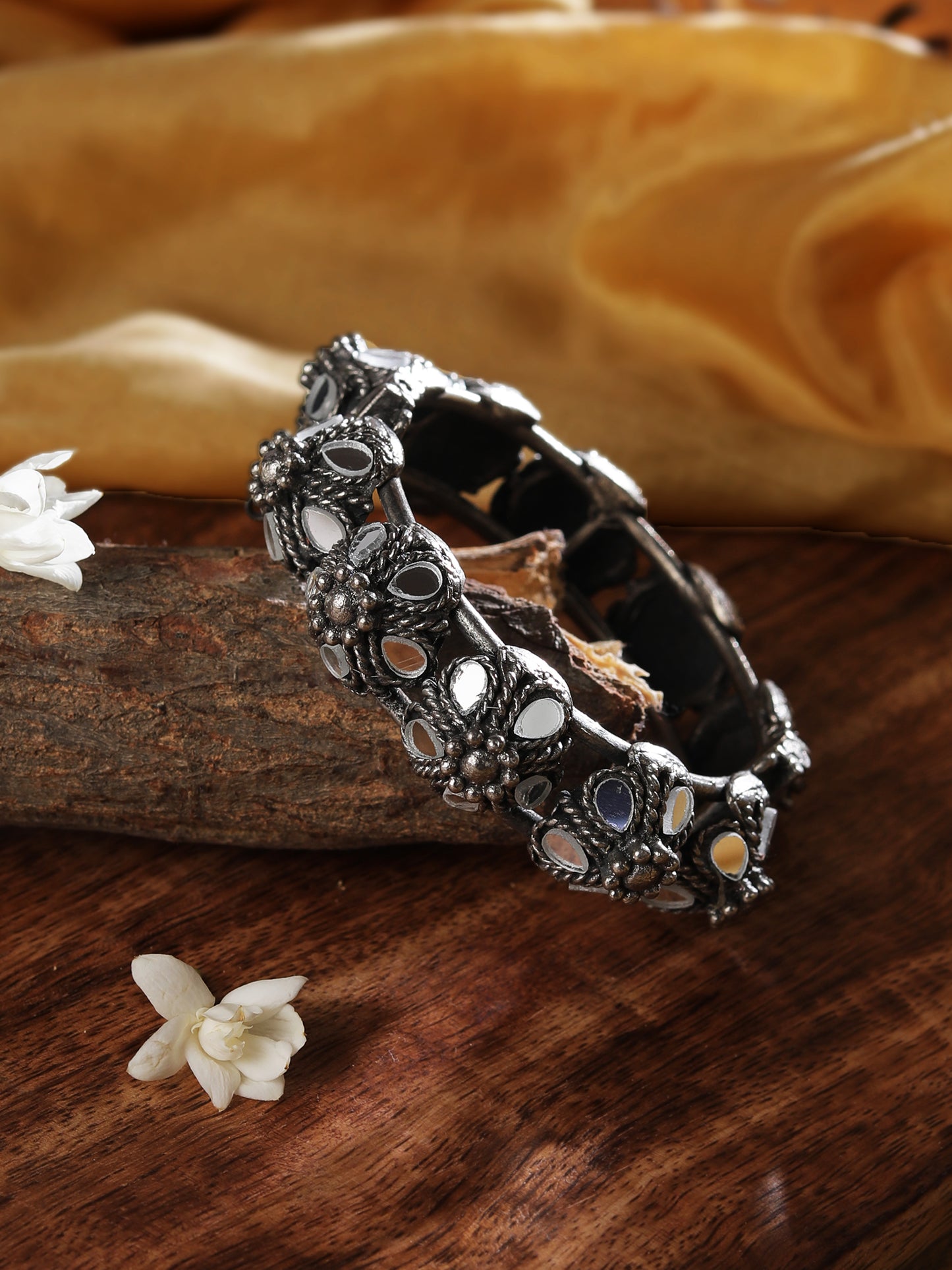 Quirky Metallic Knots Bracelet