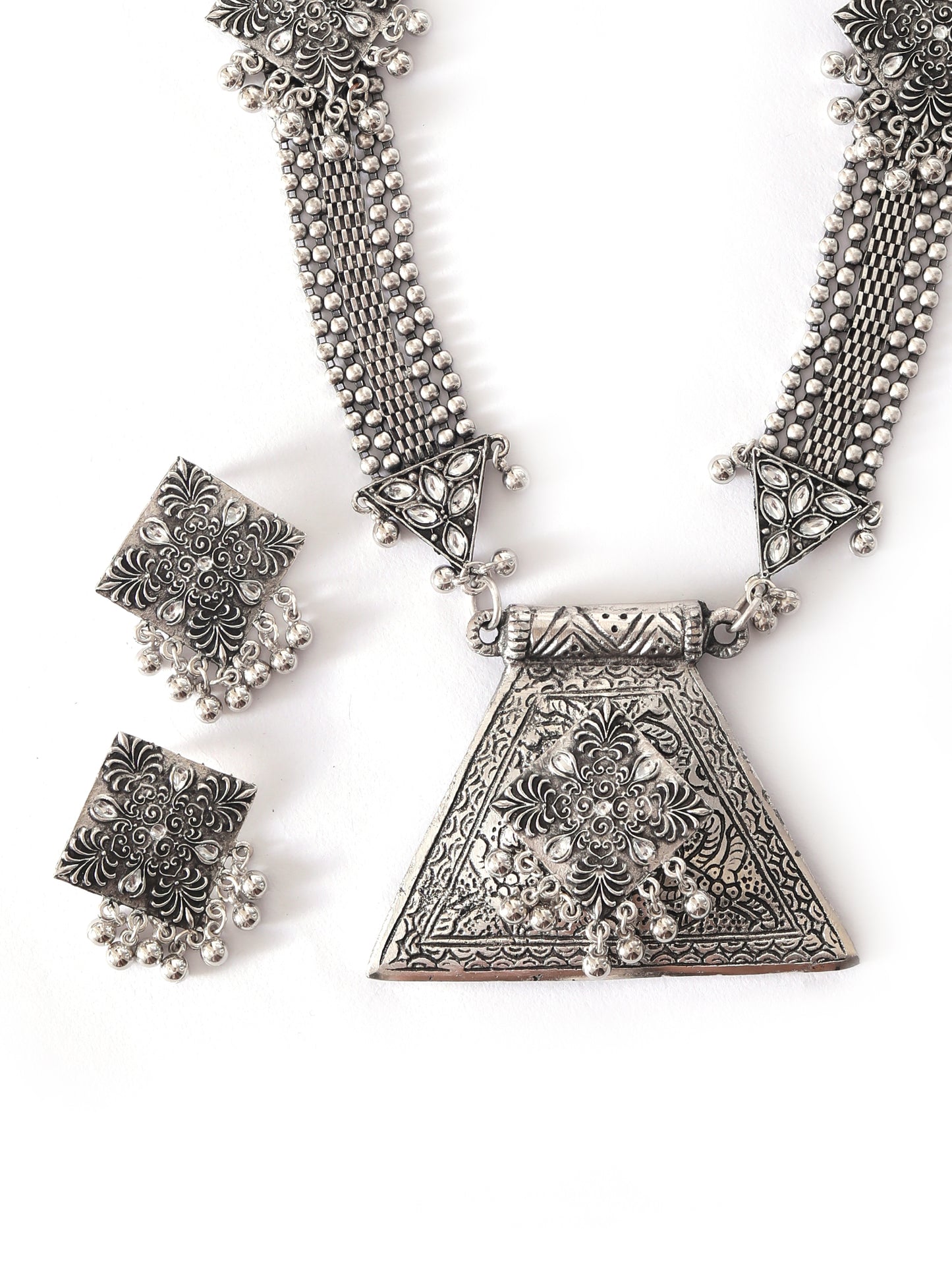 The Gorgeous Fetters Necklace Set with White Stone