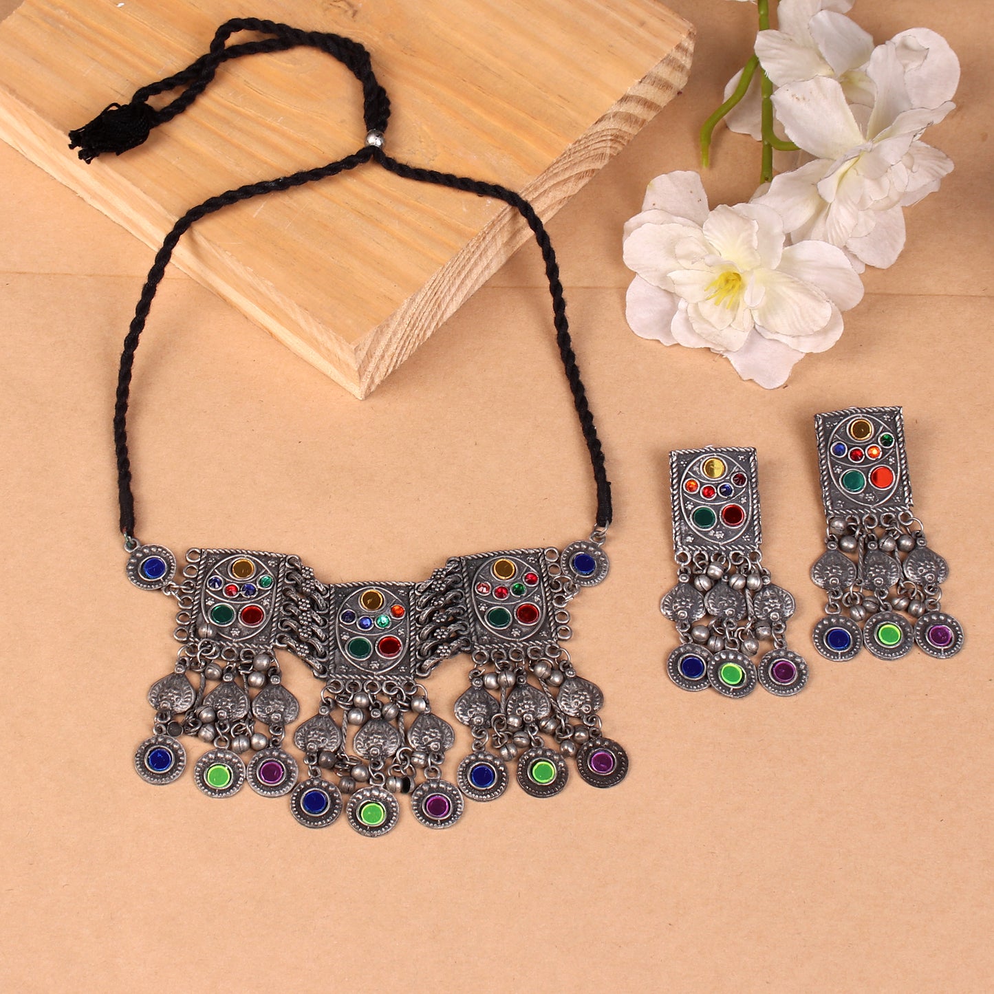 The Eloquent Colourful Clasped Choker Set