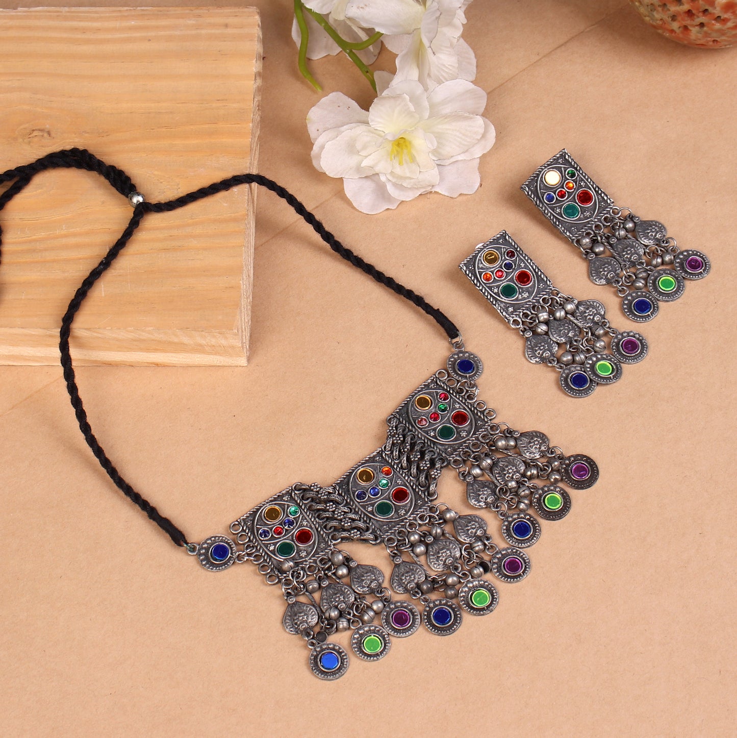 The Eloquent Colourful Clasped Choker Set