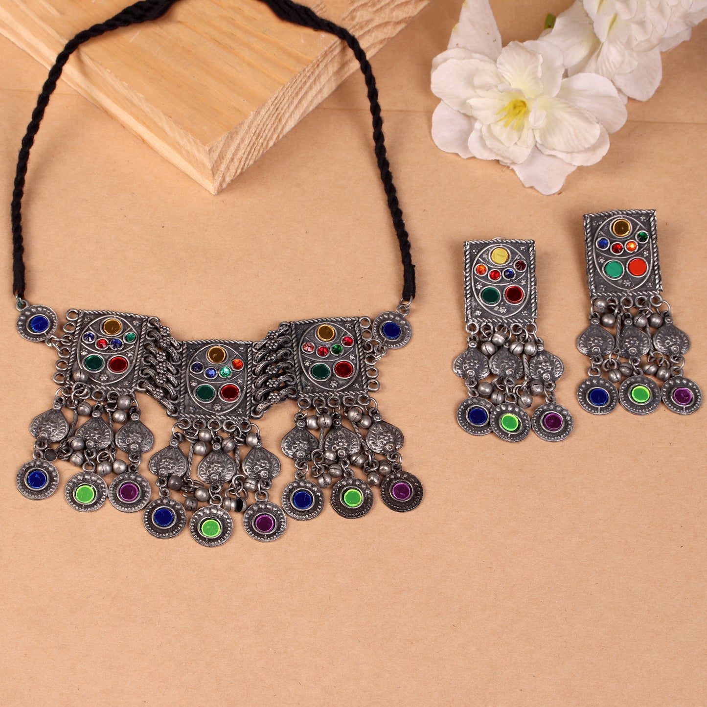 The Eloquent Colourful Clasped Choker Set
