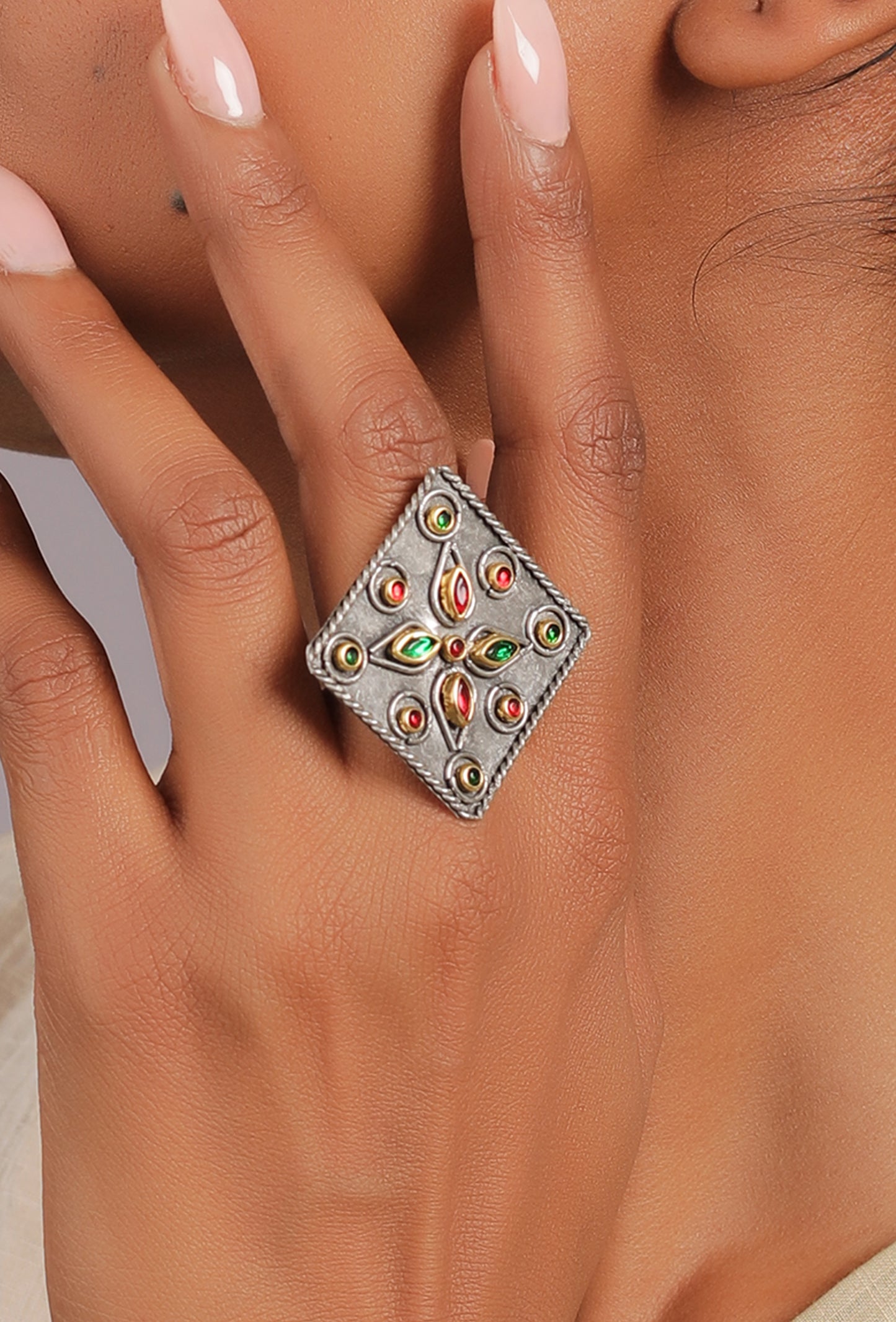 The Ornate Cubik Ring
