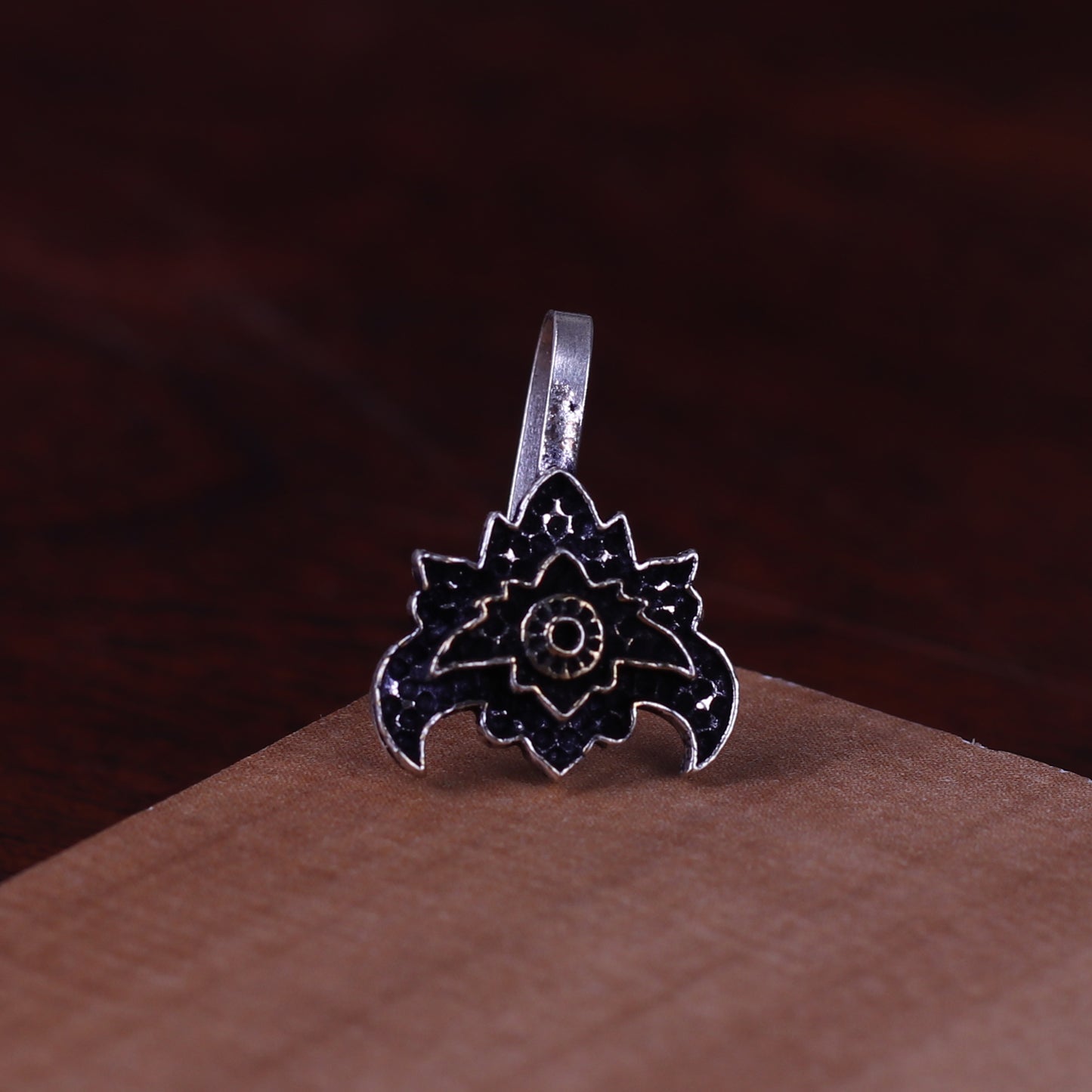 The Huntsman Nose Pin