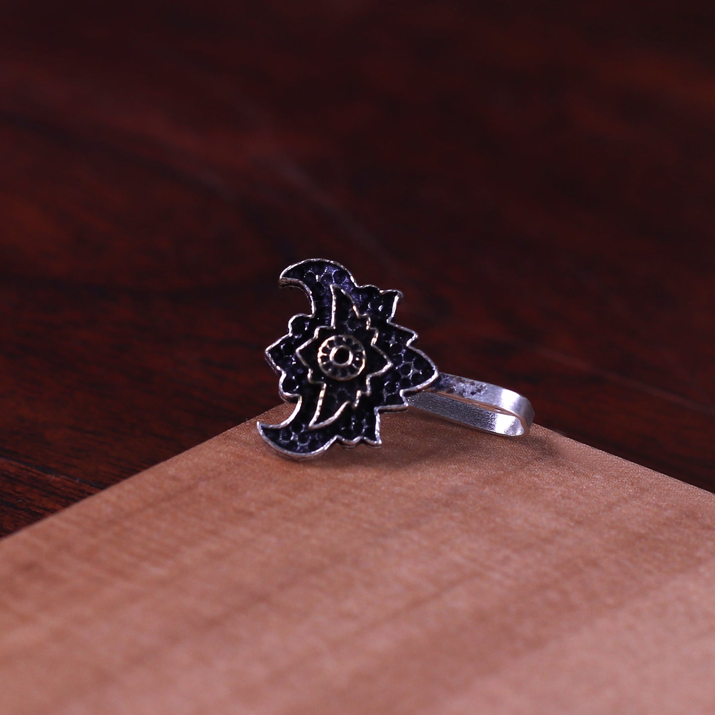 The Huntsman Nose Pin