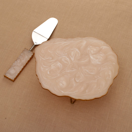 The Harp Shell Cake Stand
